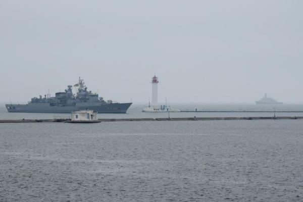 В порт Одессы зашли турецкие военные корабли В порт Одессы зашли турецкие военные корабли