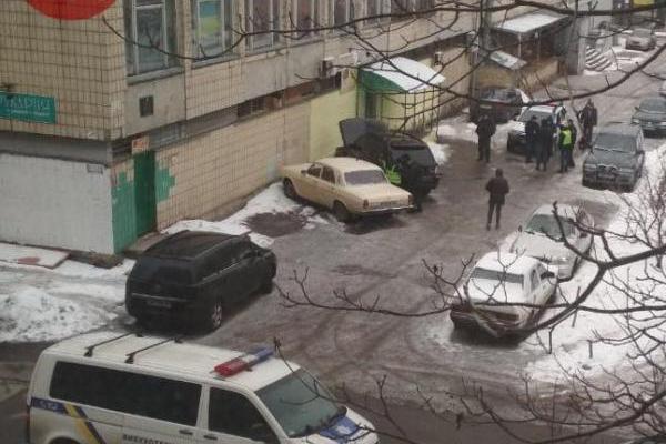 В Киеве горел Range Rover, прозвучал взрыв: хозяин авто в больнице В Киеве горел Range Rover, прозвучал взрыв: хозяин авто в больнице