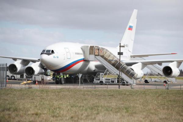 «Кокаиновый» самолет забрал российских дипломатов из Лондона