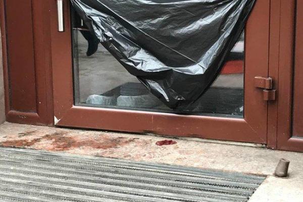 Девушка стояла на коленях и кричала: «Не умирай!»: подробности загадочной смерти парня в «Пузатой хате»    Девушка стояла на коленях и кричала: «Не умирай!»: подробности загадочной смерти парня в «Пузатой хате»