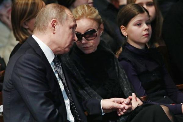 В Москве попрощались с Олегом Табаковым: артиста провожали в последний путь громкими аплодисментами В Москве попрощались с Олегом Табаковым: артиста провожали в последний путь громкими аплодисментами