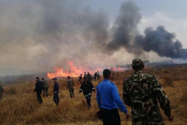 В столице Непала разбился пассажирский авиалайнер: первые кадры с места катастрофы