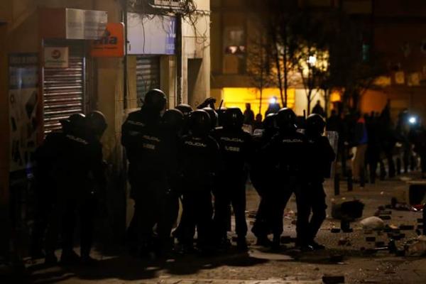 Мадрид охватили массовые беспорядки из-за смерти уличного торговца
