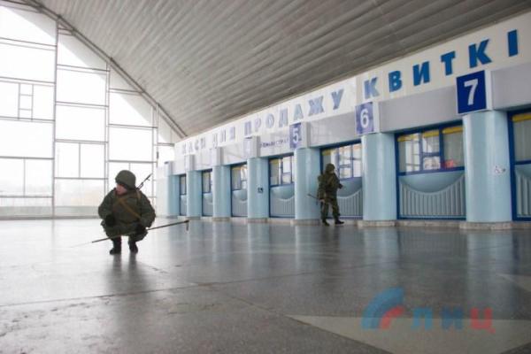 Луганские пирожки, бомба в поезде и серьезный разговор: Хуг совершил рабочую поездку в "ЛНР" Луганские пирожки, бомба в поезде и серьезный разговор: Хуг совершил рабочую поездку в "ЛНР"