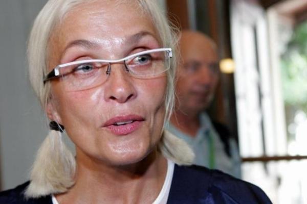 "Видеть как ее уродуют нет сил": Певица Лайма Вайкуле изменилась до неузнаваемости "Видеть как ее уродуют нет сил": Певица Лайма Вайкуле изменилась до неузнаваемости