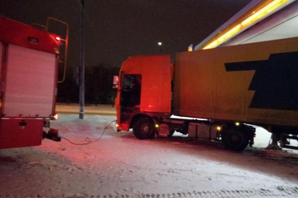 Непогода в Украине: на дорогах ограничено движение, травмированы сотни людей