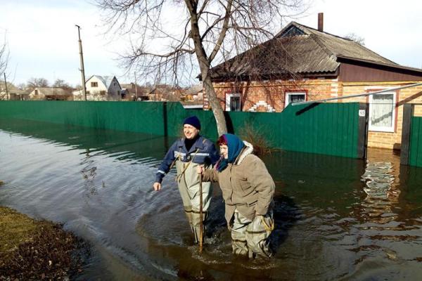 Несколько областей Украины страдают от паводков: затоплены целые села Несколько областей Украины страдают от паводков: затоплены целые села