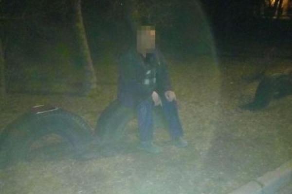 В центре Лисичанска мужчина разгуливал с пистолетом и стрелял В центре Лисичанска мужчина разгуливал с пистолетом и стрелял