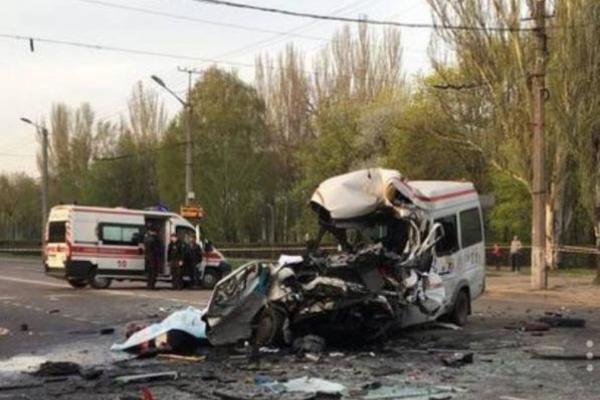 В Кривом Роге в жуткое ДТП попали 2 автобуса и Mazda: погибло 7 человек, много пострадавших В Кривом Роге в жуткое ДТП попали 2 автобуса и Mazda: погибло 7 человек, много пострадавших