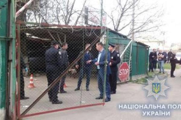 Выстрелы и дым: в Одессе на территории парковки произошла перестрелка, есть раненые Выстрелы и дым: в Одессе на территории парковки произошла перестрелка, есть раненые