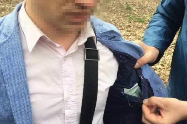 В Киеве СБУ задержала на взятке чиновника Укрзализныци