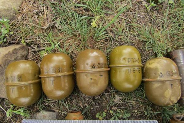 В Рубежном у железнодорожных путей нашли пакет с боеприпасами и взрывчаткой