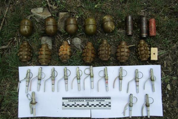 В Рубежном у железнодорожных путей нашли пакет с боеприпасами и взрывчаткой