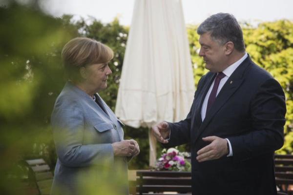 Порошенко прибыл в Германию: идут переговоры с Меркель
