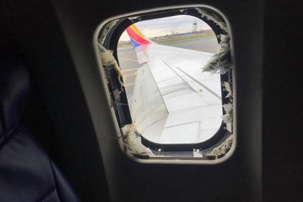 В США у самолета в полете взорвался двигатель: появилось фото погибшей пассажирки, которую засосало в иллюминатор В США у самолета в полете взорвался двигатель: появилось фото погибшей пассажирки, которую засосало в иллюминатор