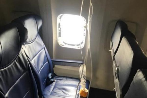 В США у самолета в полете взорвался двигатель: появилось фото погибшей пассажирки, которую засосало в иллюминатор В США у самолета в полете взорвался двигатель: появилось фото погибшей пассажирки, которую засосало в иллюминатор