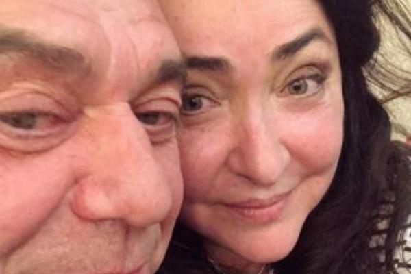 Лолита случайно нашла своего старшего брата Лолита случайно нашла своего старшего брата