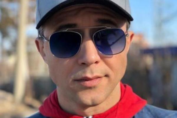 "Похож на Брэда Питта": Сергей Бабкин шокировал сменой имиджа "Похож на Брэда Питта": Сергей Бабкин шокировал сменой имиджа