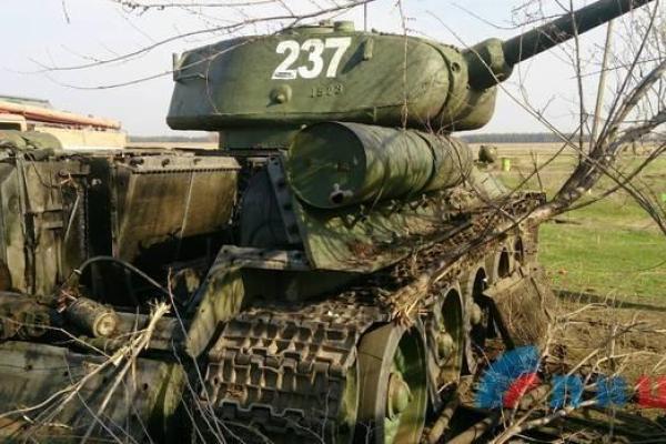 «Почему Урал сгорел, а палатка лишь подрана какими-то котами?», - соцсети обсуждают «обстрел» Луганска «Почему Урал сгорел, а палатка лишь подрана какими-то котами?», - соцсети обсуждают «обстрел» Луганска