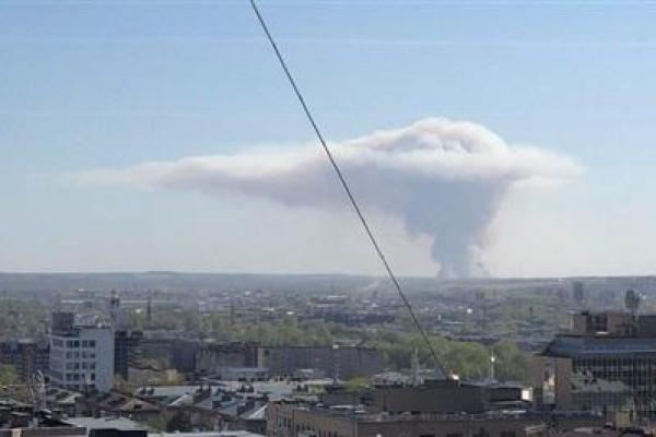 В России пожар на военном полигоне: взрываются боеприпасы, людей эвакуируют из опасной зоны В России пожар на военном полигоне: взрываются боеприпасы, людей эвакуируют из опасной зоны