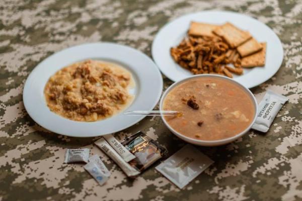 "Мед, шоколад, кофе": в сети показали, как будут питаться бойцы ООС на Донбассе "Мед, шоколад, кофе": в сети показали, как будут питаться бойцы ООС на Донбассе