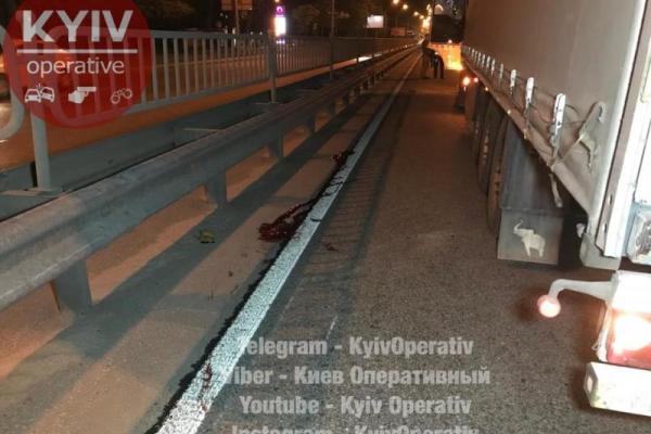 В Киеве в ДТП погиб мотоциклист В Киеве в ДТП погиб мотоциклист