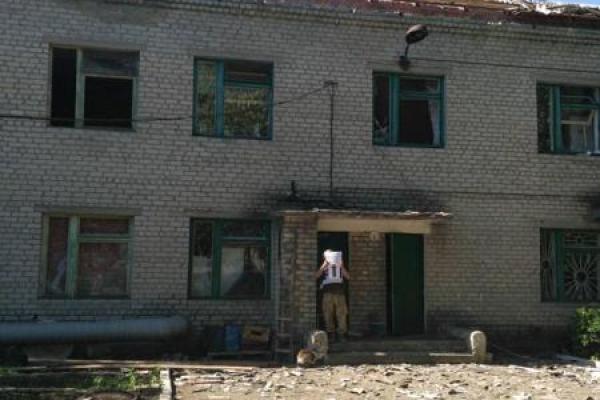 Оккупанты обстреляли Майорск: снаряды попали в дома мирных жителей