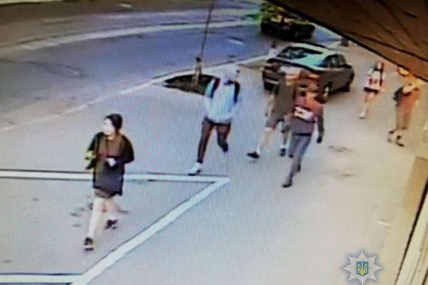 Жестокое нападение на ветерана АТО: полиция ищет трех парней и двух девушек