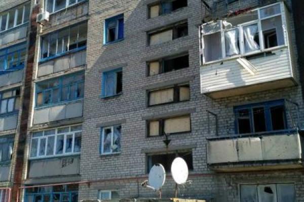 Оккупанты обстреляли Майорск: снаряды попали в дома мирных жителей