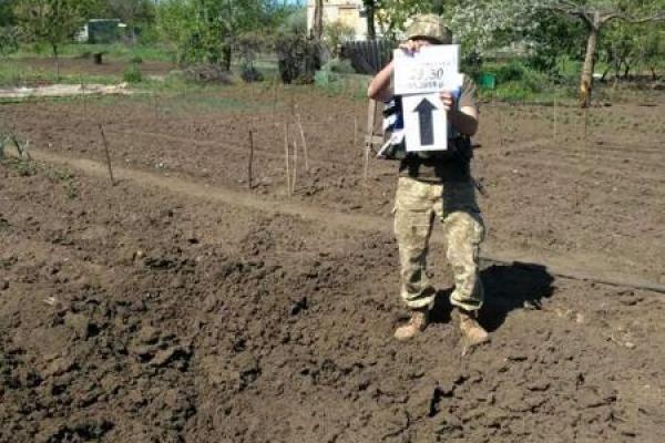 Оккупанты обстреляли Майорск: снаряды попали в дома мирных жителей