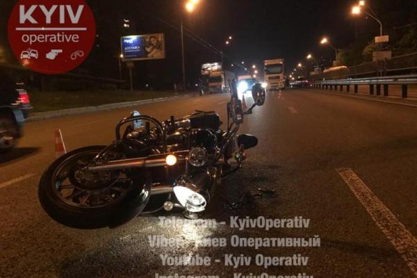 В Киеве в ДТП погиб мотоциклист В Киеве в ДТП погиб мотоциклист