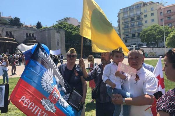 Евровидение-2018: Россияне устроили в Лиссабоне "победобесное" шествие с флагами Украины и "ЛДНР" Евровидение-2018: Россияне устроили в Лиссабоне "победобесное" шествие с флагами Украины и "ЛДНР"