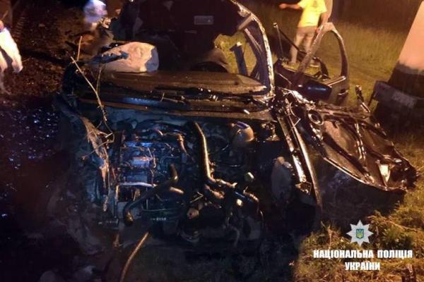 На Прикарпатье автомобиль врезался в поезд, есть жертвы На Прикарпатье автомобиль врезался в поезд, есть жертвы
