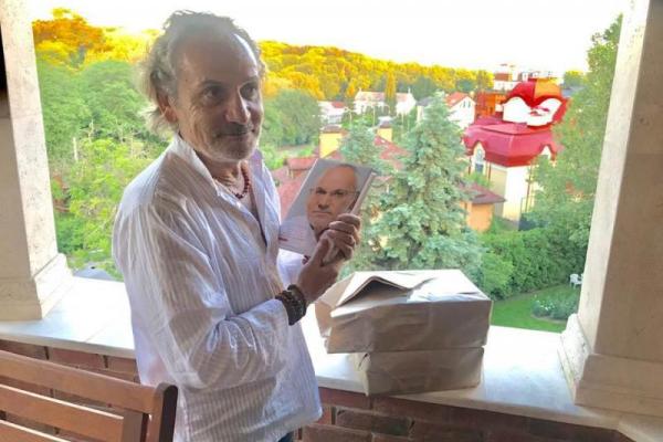 «Какой он без грима»: пользователи сети не узнали постаревшего Савика Шустера «Какой он без грима»: пользователи сети не узнали постаревшего Савика Шустера