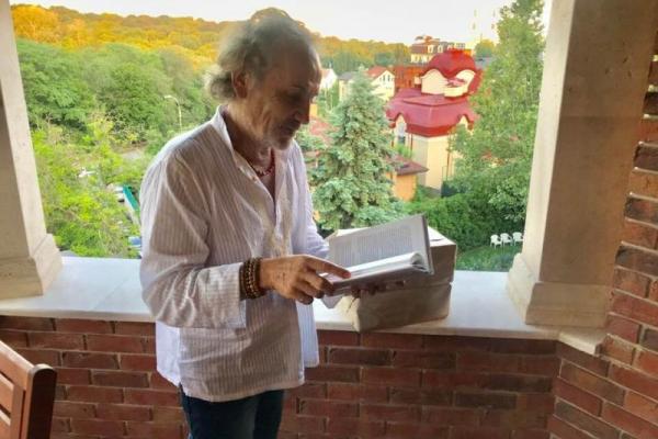 «Какой он без грима»: пользователи сети не узнали постаревшего Савика Шустера «Какой он без грима»: пользователи сети не узнали постаревшего Савика Шустера