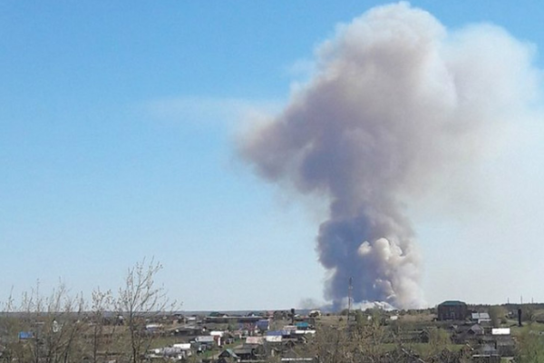 В России пожар на военном полигоне: взрываются боеприпасы, людей эвакуируют из опасной зоны В России пожар на военном полигоне: взрываются боеприпасы, людей эвакуируют из опасной зоны