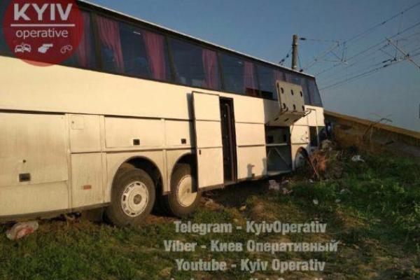 В Румынии автобус с украинскими туристами попал в ДТП В Румынии автобус с украинскими туристами попал в ДТП