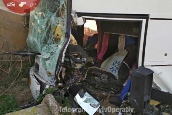 В Румынии автобус с украинскими туристами попал в ДТП В Румынии автобус с украинскими туристами попал в ДТП