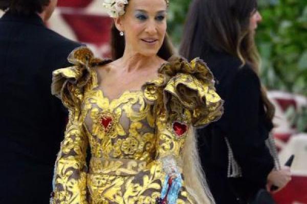 Сара Джессика Паркер ужаснула своим видом: актрису сравнили с 89-летней старушкой Сара Джессика Паркер ужаснула своим видом: актрису сравнили с 89-летней старушкой