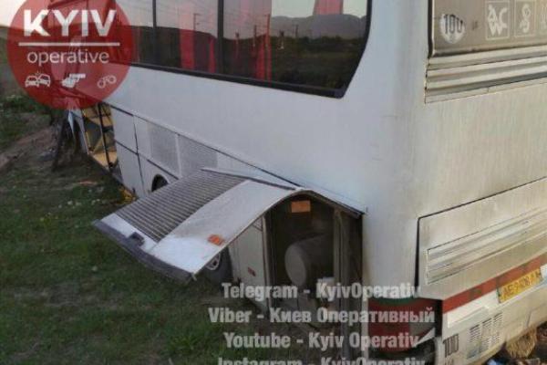 В Румынии автобус с украинскими туристами попал в ДТП В Румынии автобус с украинскими туристами попал в ДТП