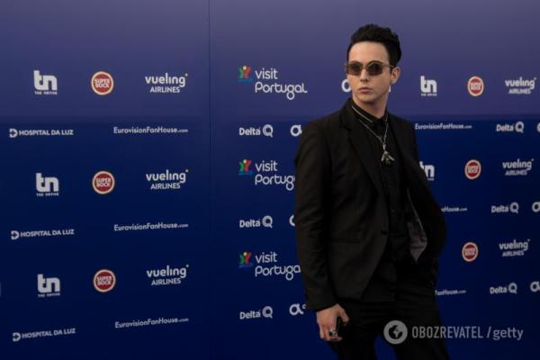 Евровидение-2018: Melovin представил на голубой дорожке свой парфюм и проигнорировал российских журналистов Евровидение-2018: Melovin представил на голубой дорожке свой парфюм и проигнорировал российских журналистов