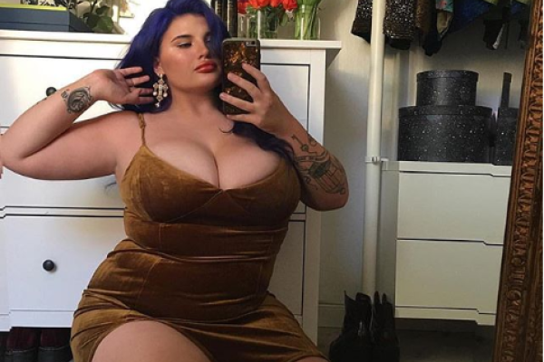Красота plus-size: пышнотелая модель Роско Рамон щедро делится откровенными фото в сети Красота plus-size: пышнотелая модель Роско Рамон щедро делится откровенными фото в сети