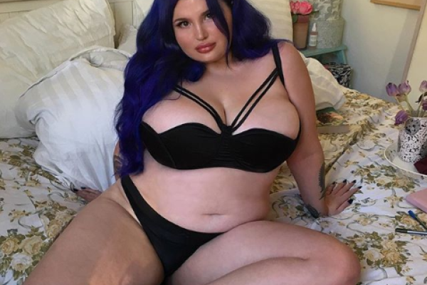 Красота plus-size: пышнотелая модель Роско Рамон щедро делится откровенными фото в сети Красота plus-size: пышнотелая модель Роско Рамон щедро делится откровенными фото в сети
