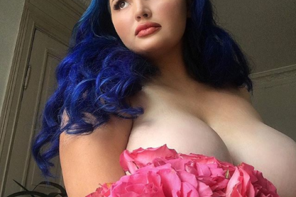 Красота plus-size: пышнотелая модель Роско Рамон щедро делится откровенными фото в сети Красота plus-size: пышнотелая модель Роско Рамон щедро делится откровенными фото в сети