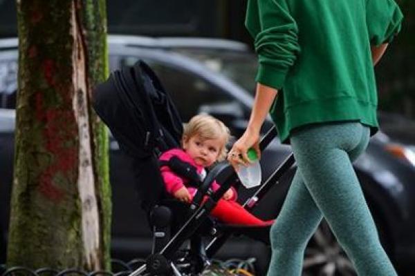 Соцсети раскритиковали новый снимок Ирины Шейк Соцсети раскритиковали новый снимок Ирины Шейк