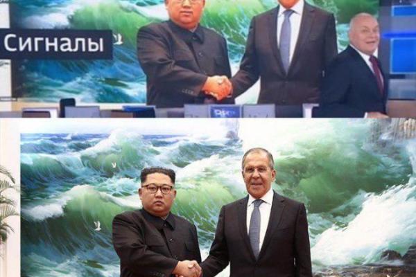 Пропагандисты Путина "дорисовали" Ким Чен Ыну улыбку на фото с Лавровым
