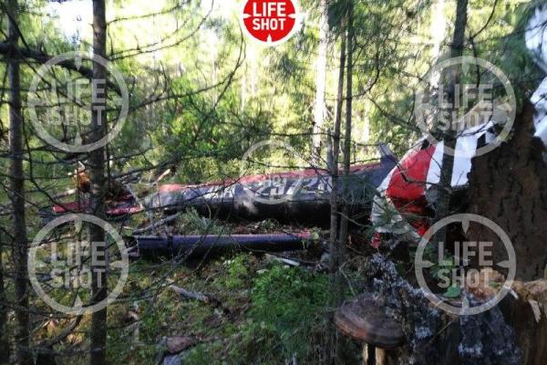 Смертельное падение вертолета в России: воздушное судно рухнуло в болото