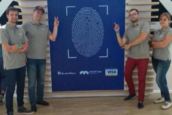 В Украине запустили оплату товаров и услуг пальцем В Украине запустили оплату товаров и услуг пальцем