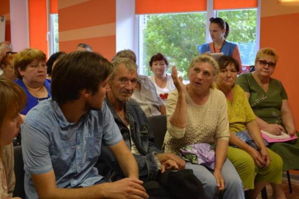 На линии огня: жителям поселка на Донетчине срочно требуется «зеленый коридор» для эвакуации На линии огня: жителям поселка на Донетчине срочно требуется «зеленый коридор» для эвакуации