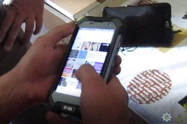 В Лисичанске полицейские разоблачили распространителя порнографии В Лисичанске полицейские разоблачили распространителя порнографии